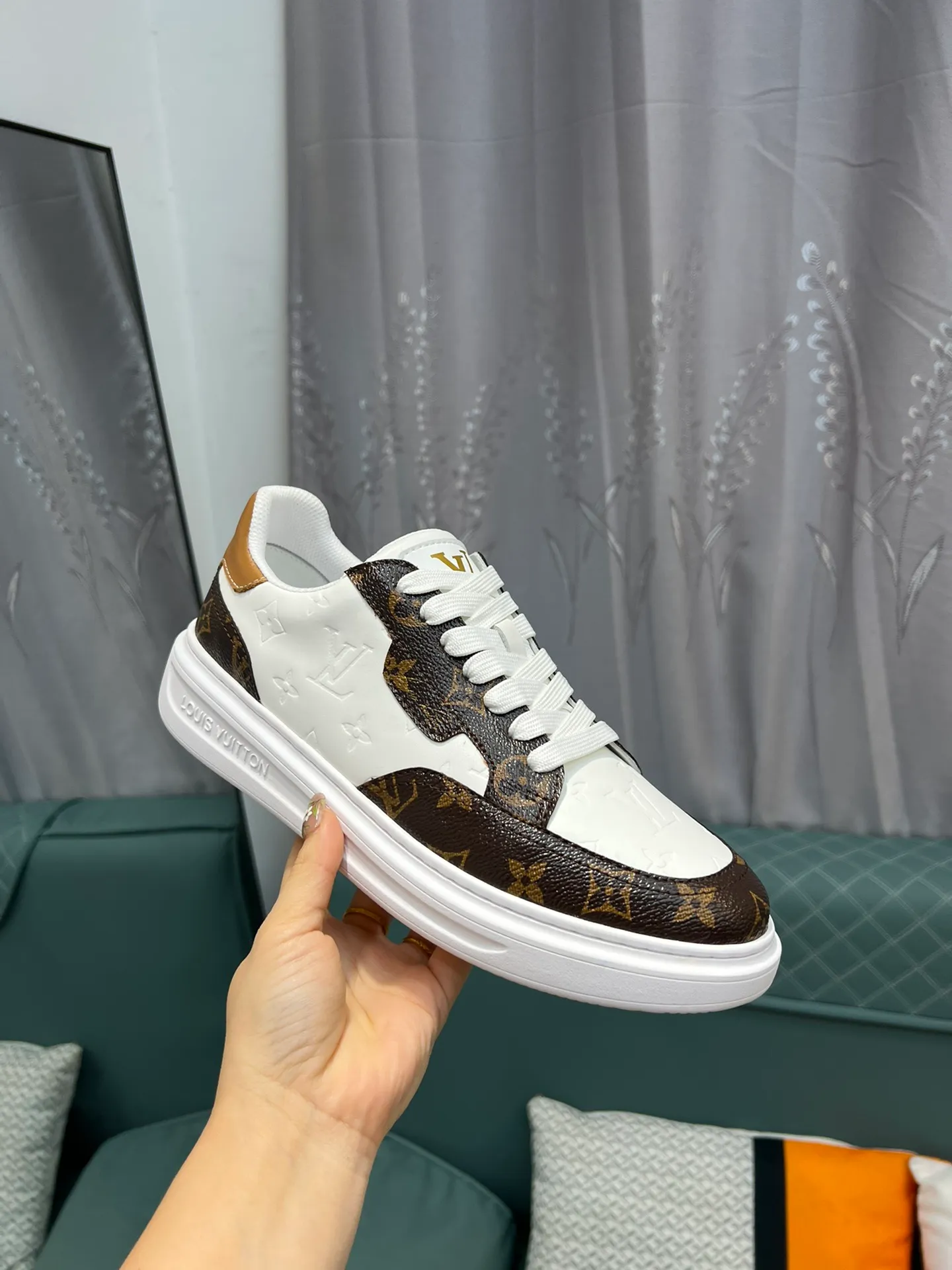 Men's Men's Shoes 💰540 LV Louis Vuitton. The latest fashionable casual shoes are popular in physical stores. The new spring and summer comfortable imported custom patent leather plus cowhide, cowhide mesh, and unique jacquard fabric element design. With sheepskin lining, Lv original base, [sun][sun] high-end packaging and high quality💪Details determine quality, welcome to compare🇮🇹Code number 38-44, 45 can be customized